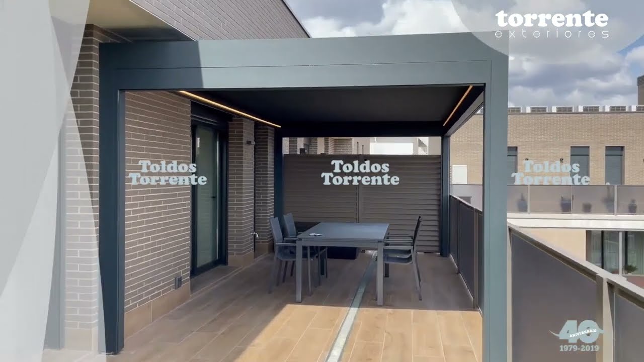 PÉRGOLAS BIOCLIMÁTICAS LAMAS 135º CON TOLDOS LATERALES ZIPS.