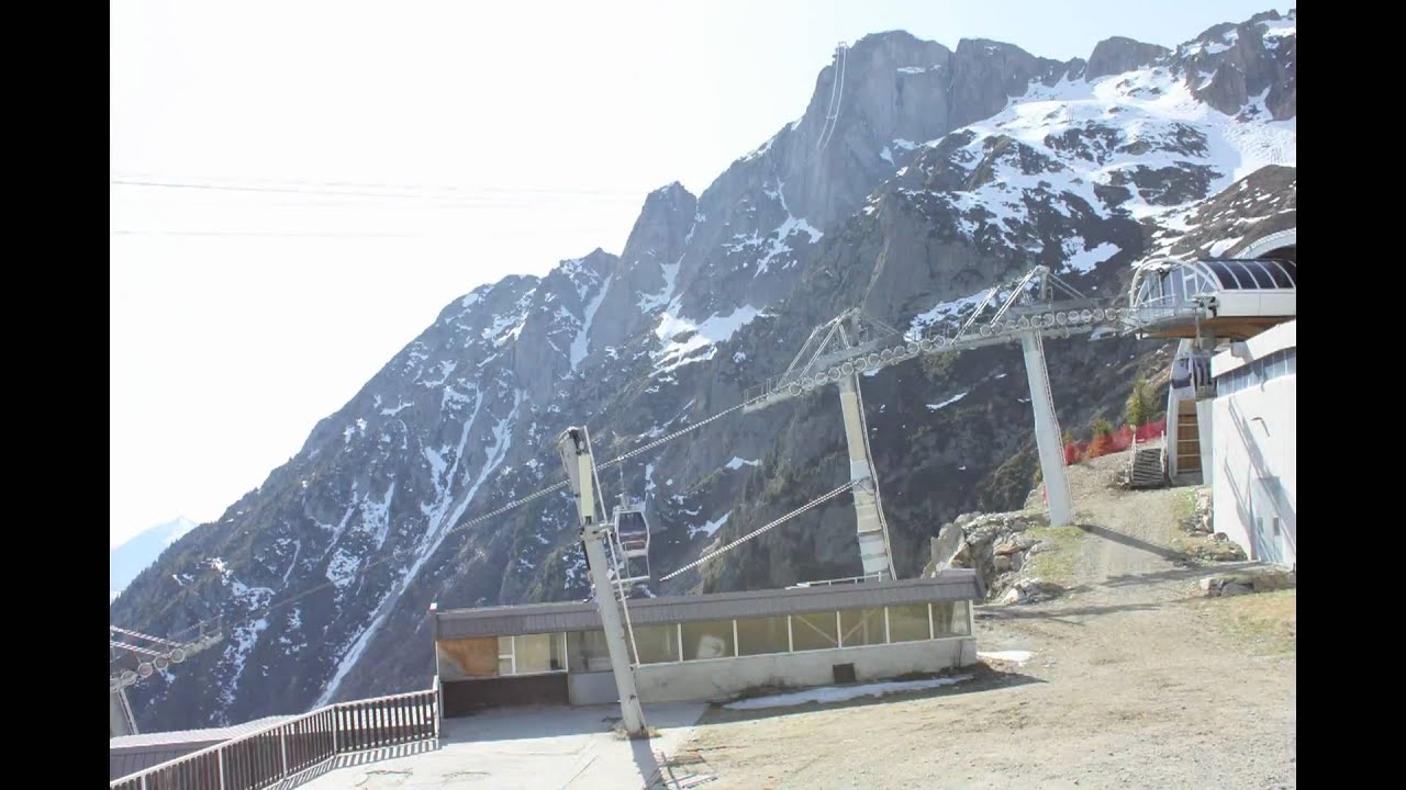 Le Br&eacute;vent cable car and gondola time lapse