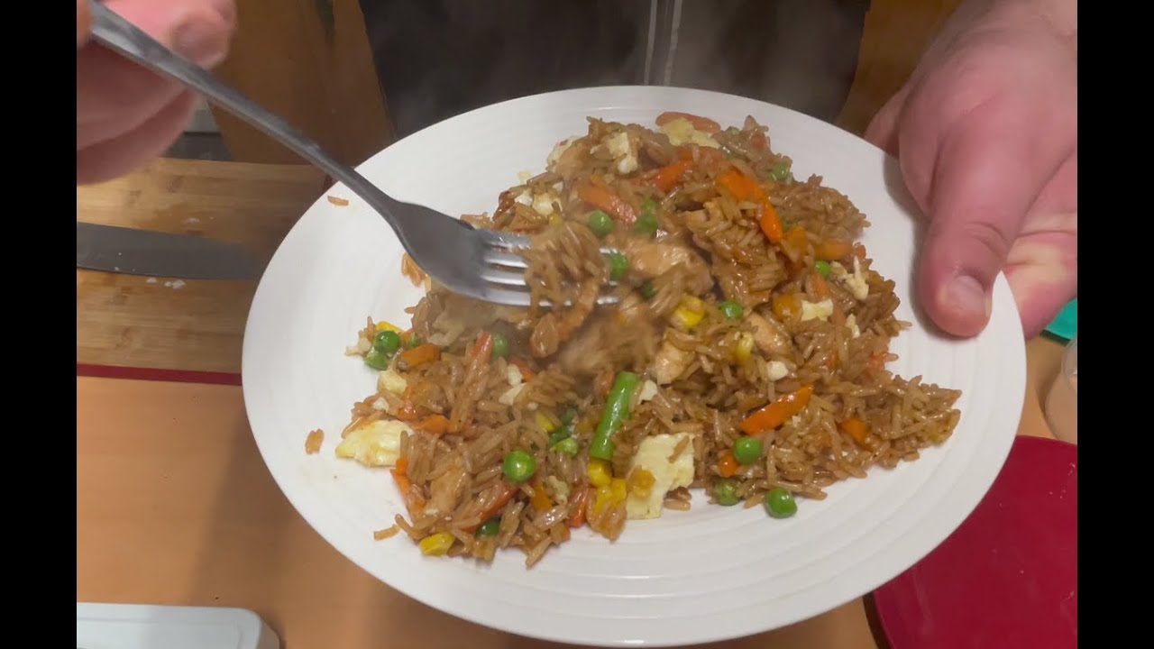Пържен ориз с пиле и зеленчуци