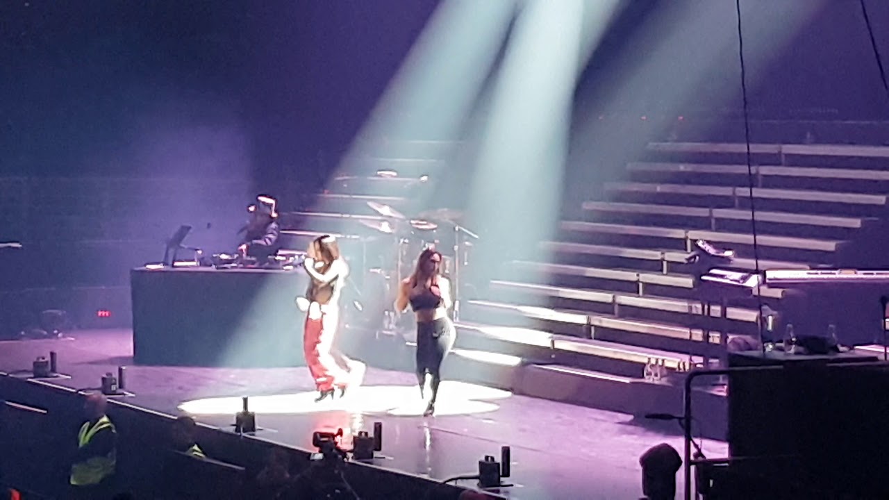 Becky G - Mangú 29/09/2017 @ Movistar Arena. Chile.