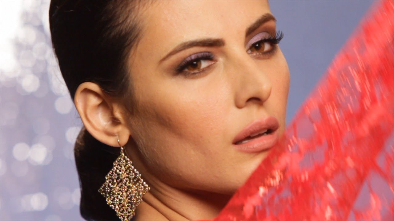 Simple Makeup & How-to low Chignon for Saree | Mandana Karimi