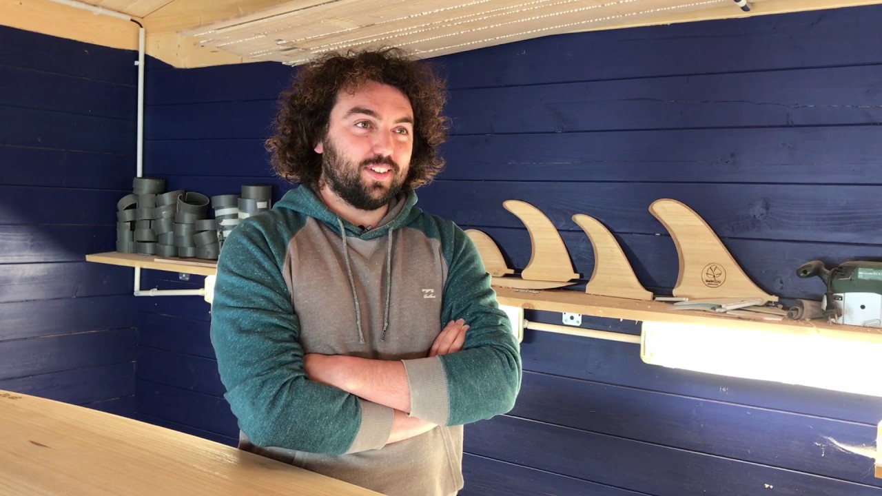 Portrait de Gawood, shaper de planches en bois en Finistère
