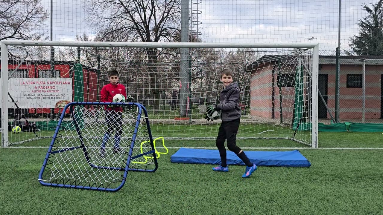 Allenamento giovani portieri, manualità, tuffo laterale, atterraggio, categoria pulcini 2015-2016!