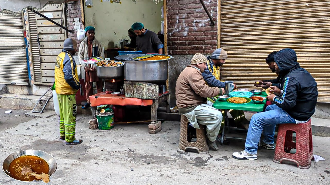 PAKISTANI STREET BREAKFASTS | BEST STREET FOOD DISHES | FOOD LOVERS COMPILATION