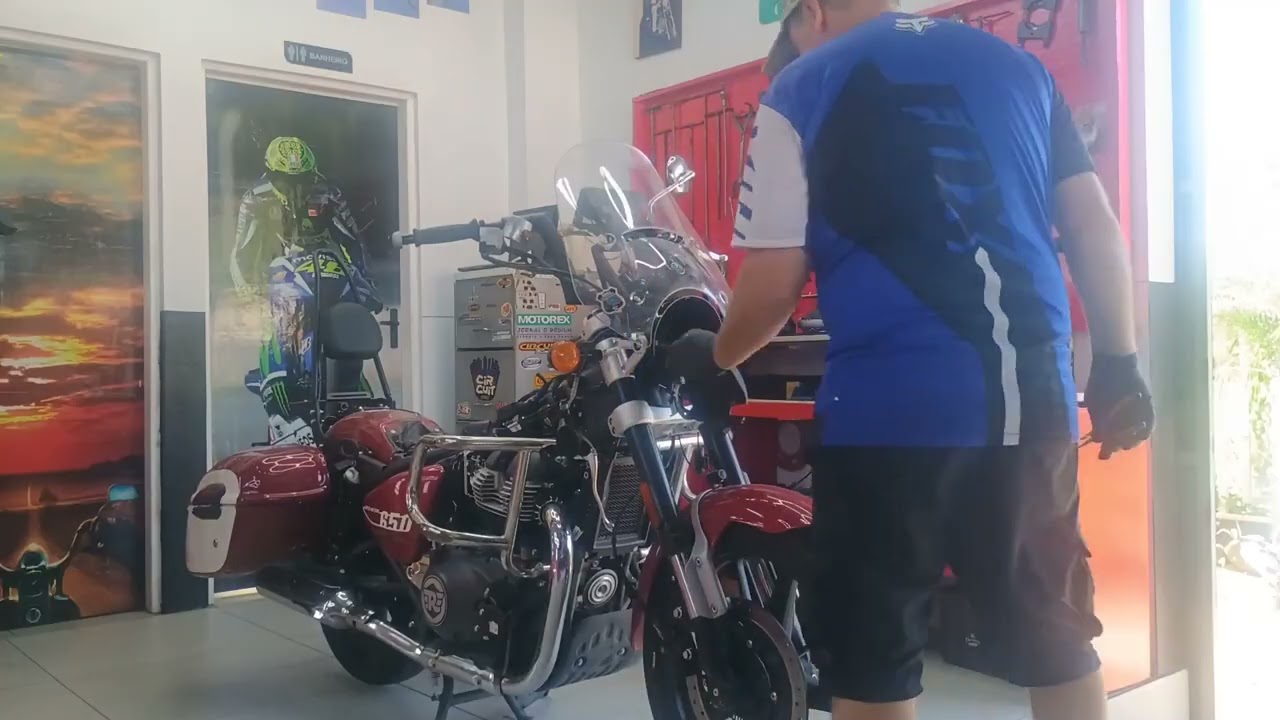 Guidão Brown Chopper, colocação na Royal Enfield Super Meteor 650