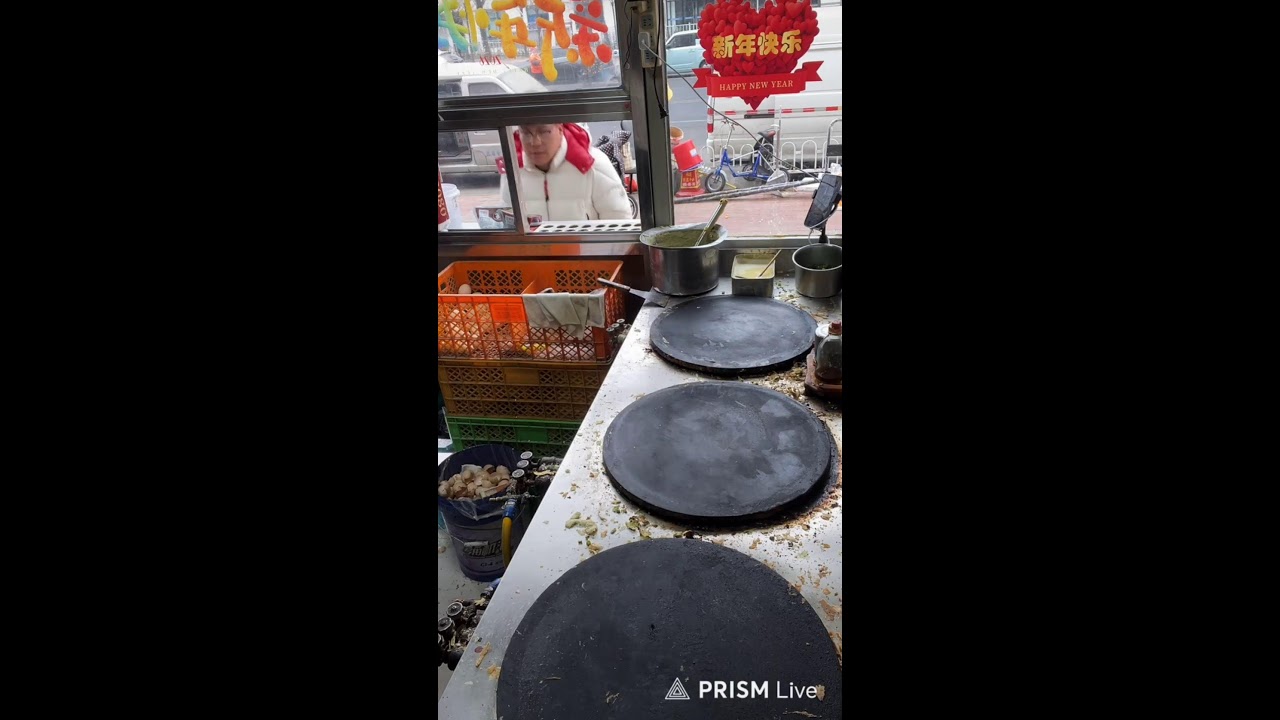 Chinese Woman expert in cooking.