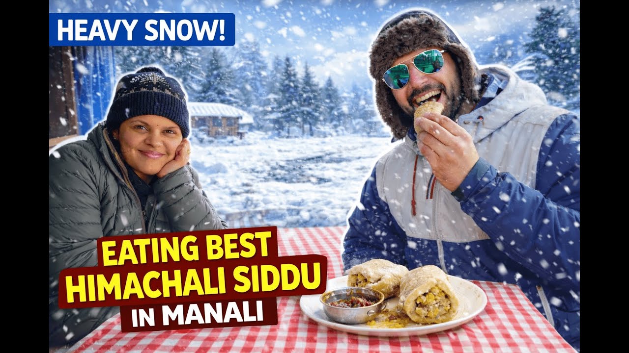 Eating 😋 Best Food 🥶in Manali During Heavy Snowfall ❄️🍽️ ⎥#urvibakes #manali #snow #bakery #momos