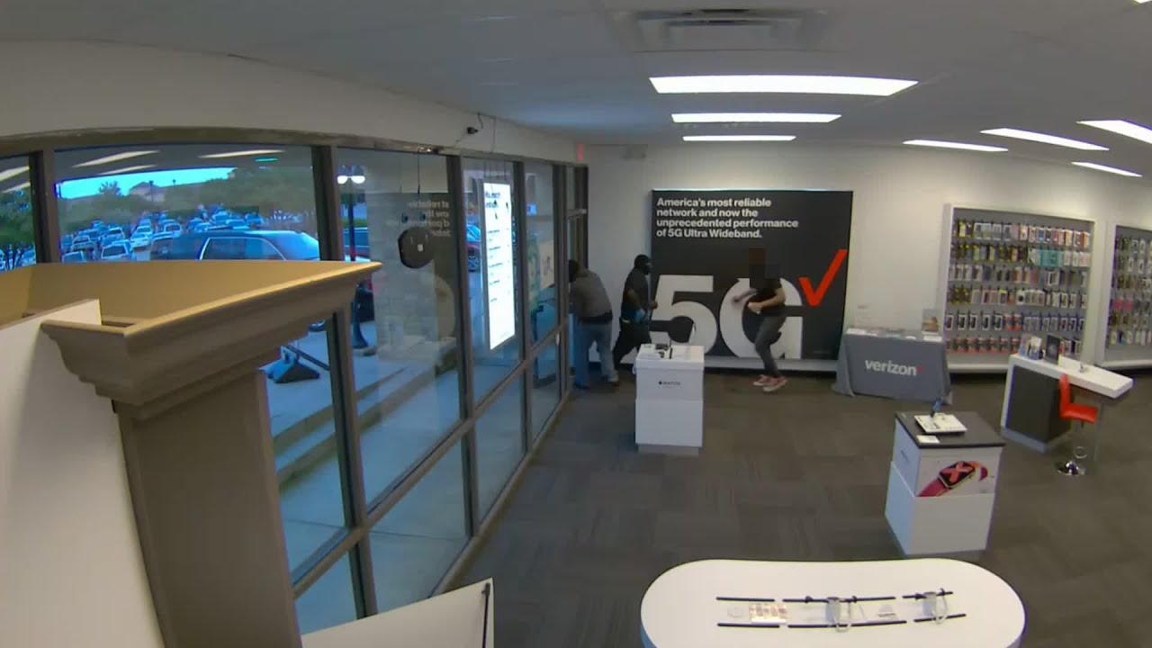 Armed Robbers Strike Verizon Store In Irving
