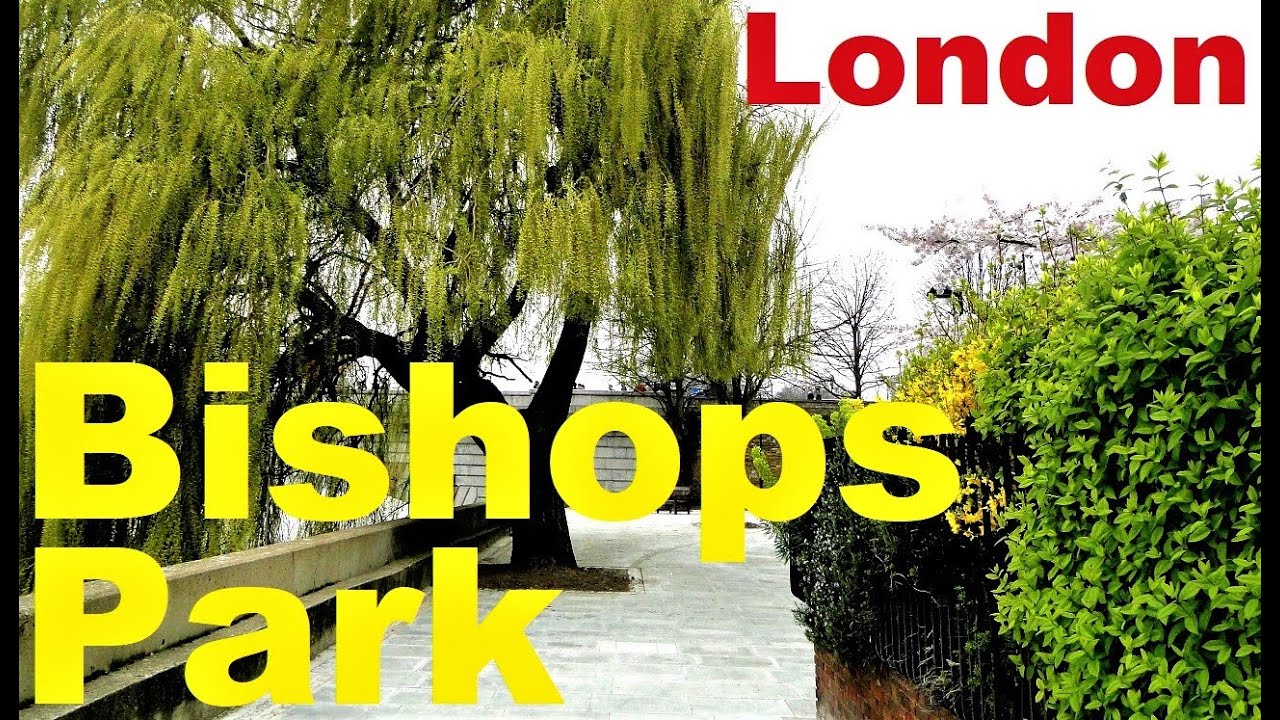 LONDON: FULHAM / PUTNEY. Bishops park at Boat Race Day