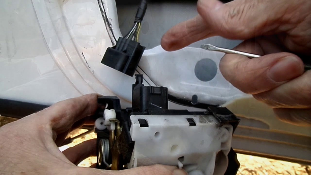 Ремонт дверной ручки Ford Focus