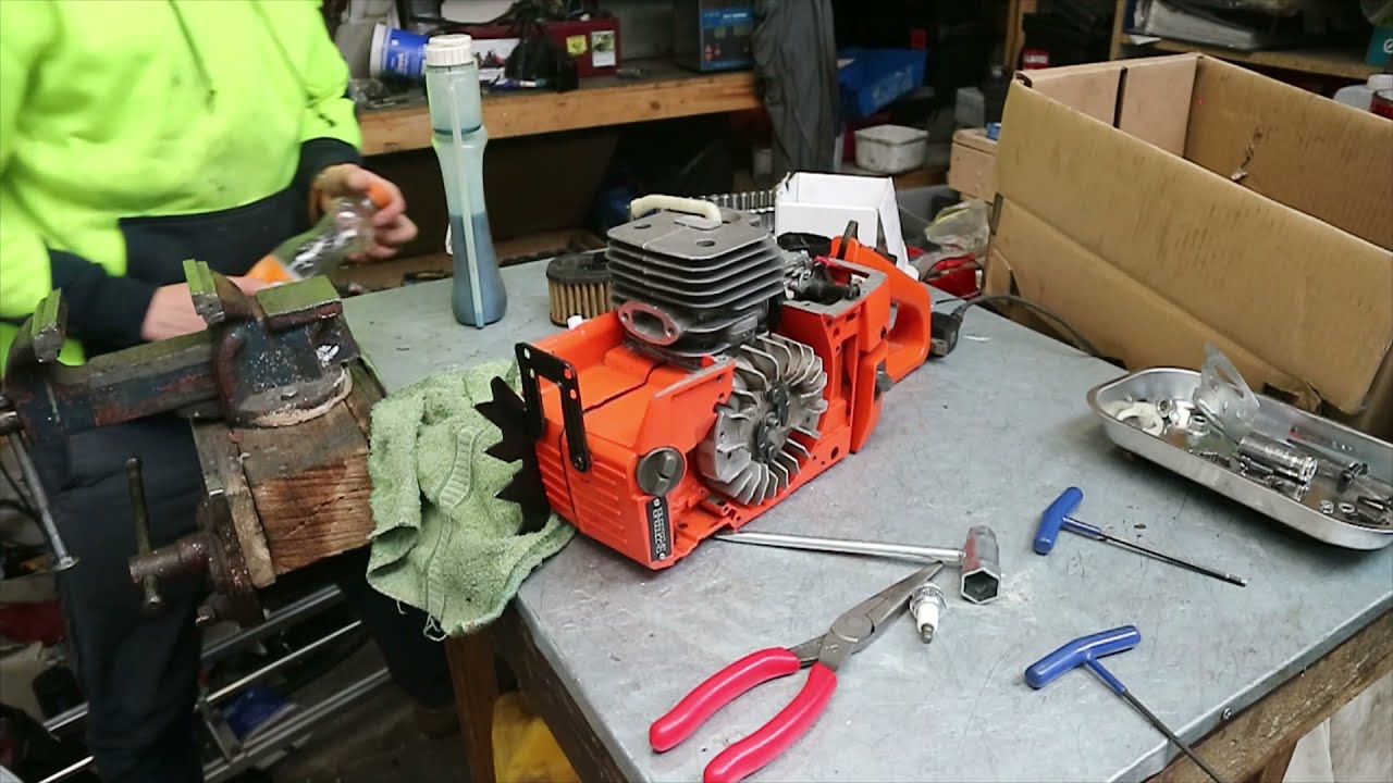 Husqvarna 272 Clone Piston Replacement Pt1.