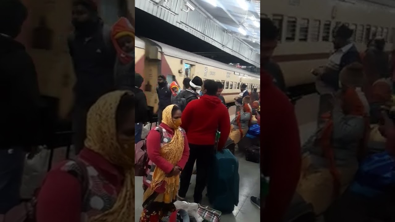 train arrived at akola station #indianrailways #akola #railway