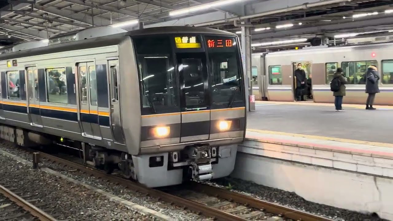 【外観は古くて車内灯は新しくなった電車】207系1000番台S47編成+207系0番台H13編成(普通　宝塚方面新三田行き)