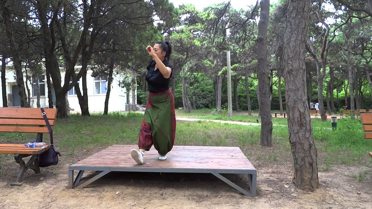 Budo Attitude présente Ke Wen - Qi Gong Nei Yang Gong 1e partie - Bedaihe Chine Juillet 2015
