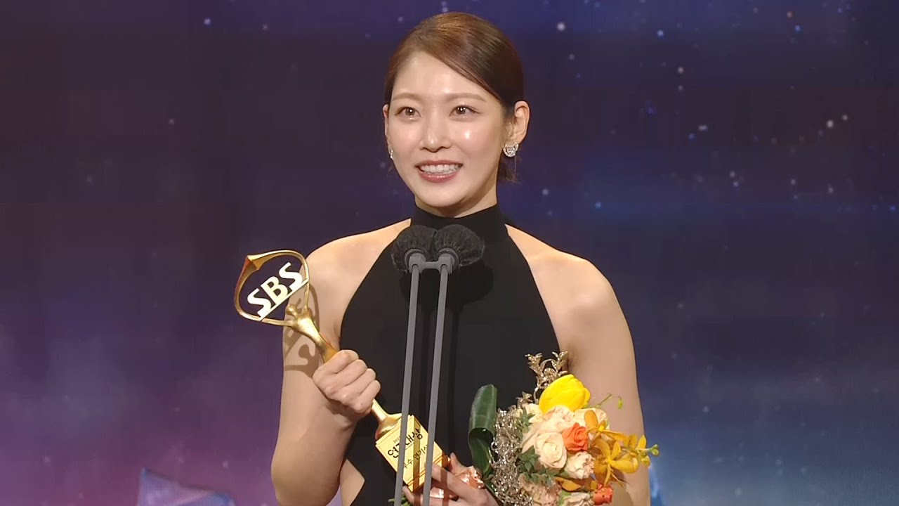 ‘소방서 옆 경찰서’ 공승연, 미니시리즈 장르/판타지 여자부문 우수 연기상 수상! #2022SBS연기대상 #SBSdrama
