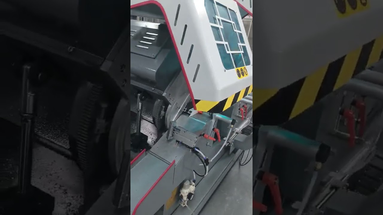 Aluminum plastic profile door and window equipment double head cutting saw