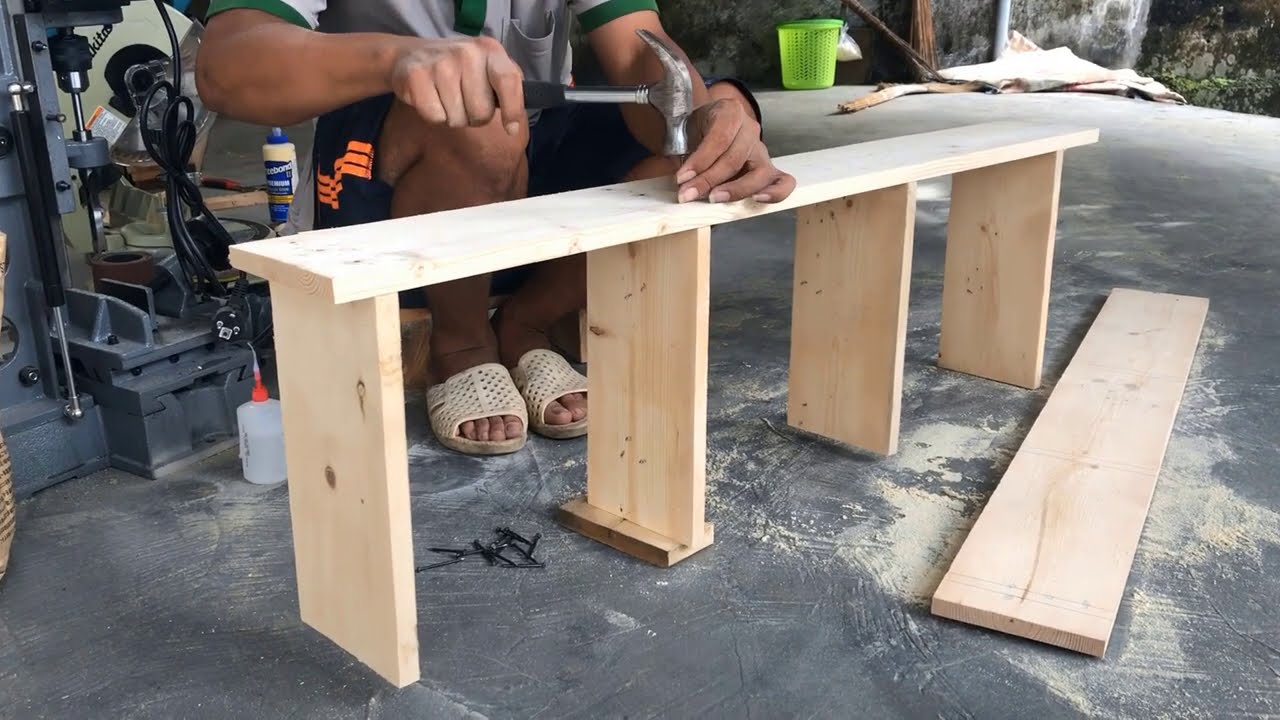 Creative Small Bookshelf Ideas //  Free DIY Bookshelf Plans You Can Build Right Now
