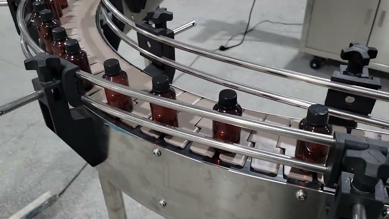 XYZ 90&deg; conveyor belt for bottles