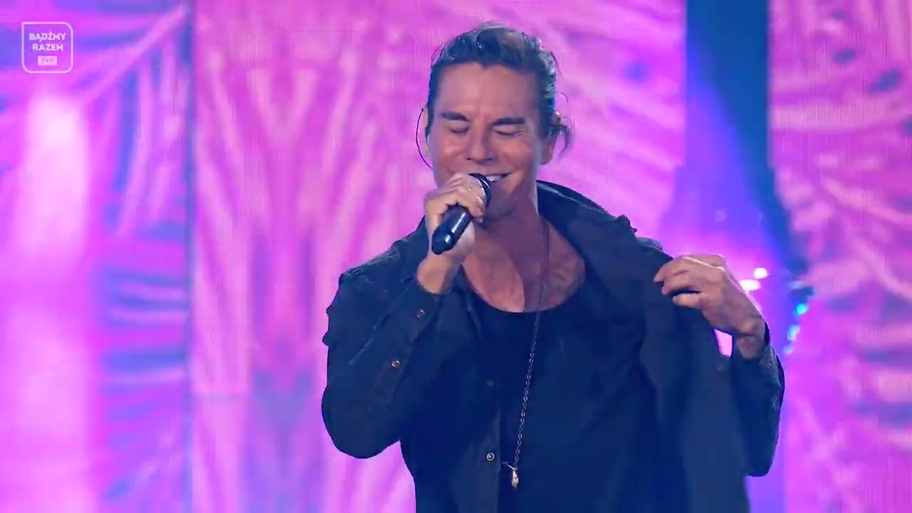 Julio Iglesias Jr. La Camisa Negra