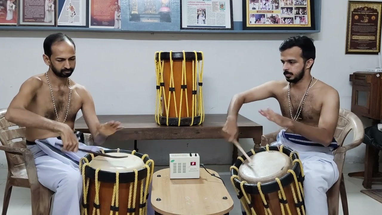 OTTAPALAM HARI & PANAVOOR SREEHARI  THANIYAVARTHANAM - Mora & Korvai on CHENDA      - Short Video