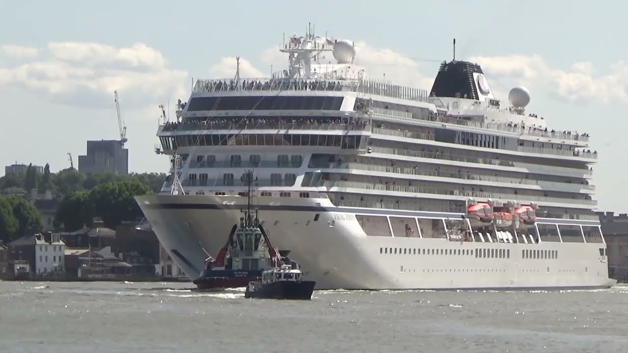 VIKING VENUS cruise ship departing GREENWICH