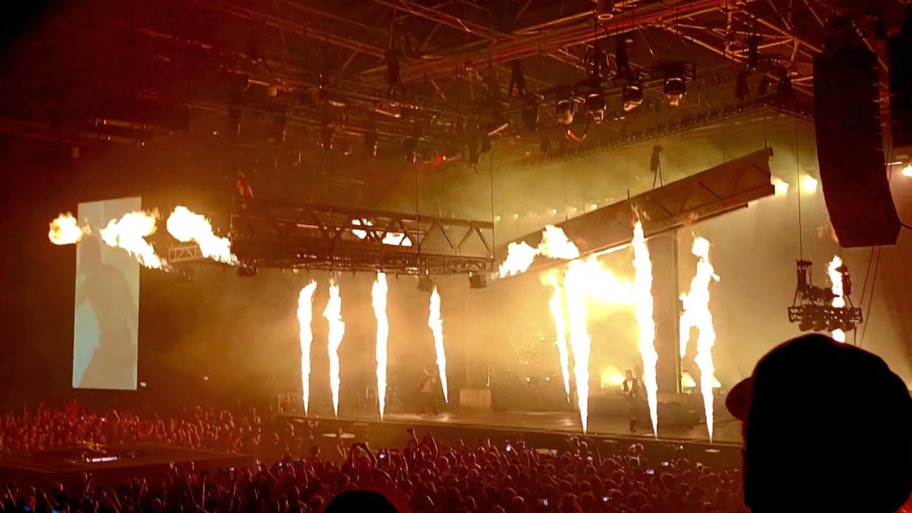 Parkway Drive, Crushed, Live Paris.