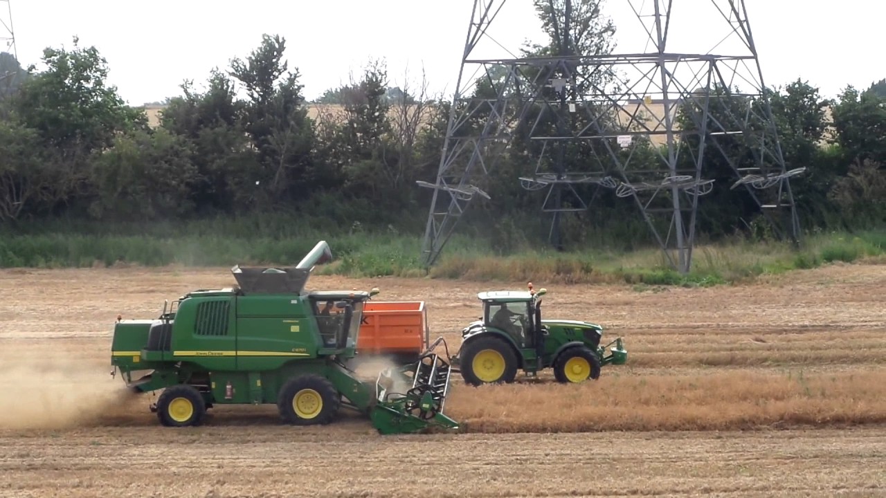 John Deere C670i Combining Peas