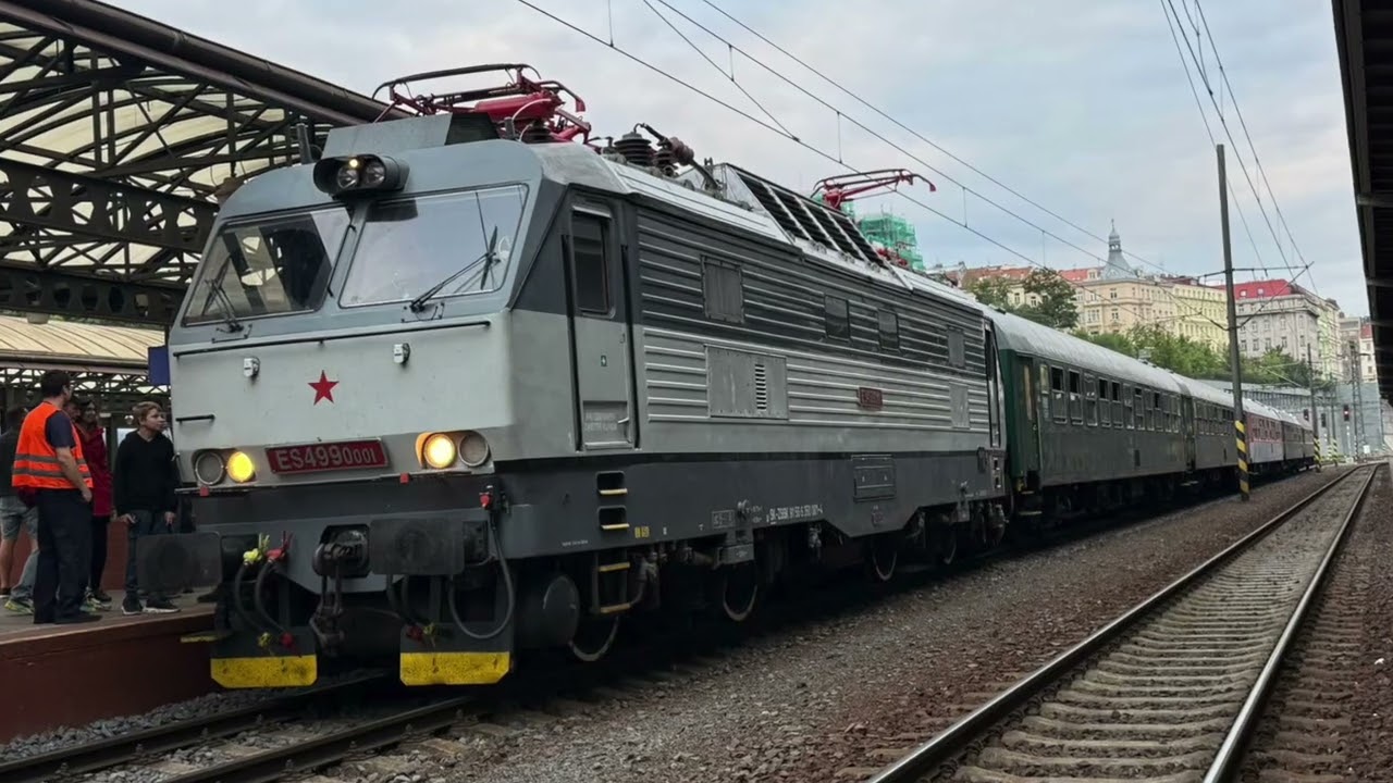 ES499.0001 na trati Benešov - Praha hl.n. - Benešov