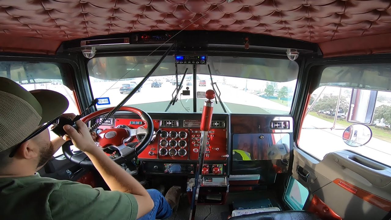Kw 500HP 60 series Detroit, with LOUD JAKES hauling ROCK