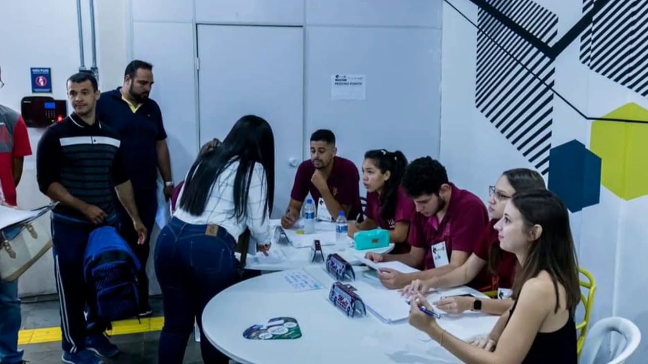 Emprega 20.1! 2500 visitantes, 30 empresas, oficinas e 750 vagas