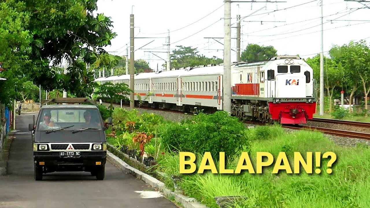 NONTON KERETA PUPUK DI PERLINTASAN 294 SUMYANG