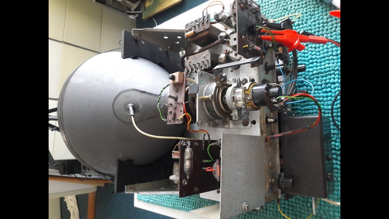 Power-up a  round picture tube vintage television