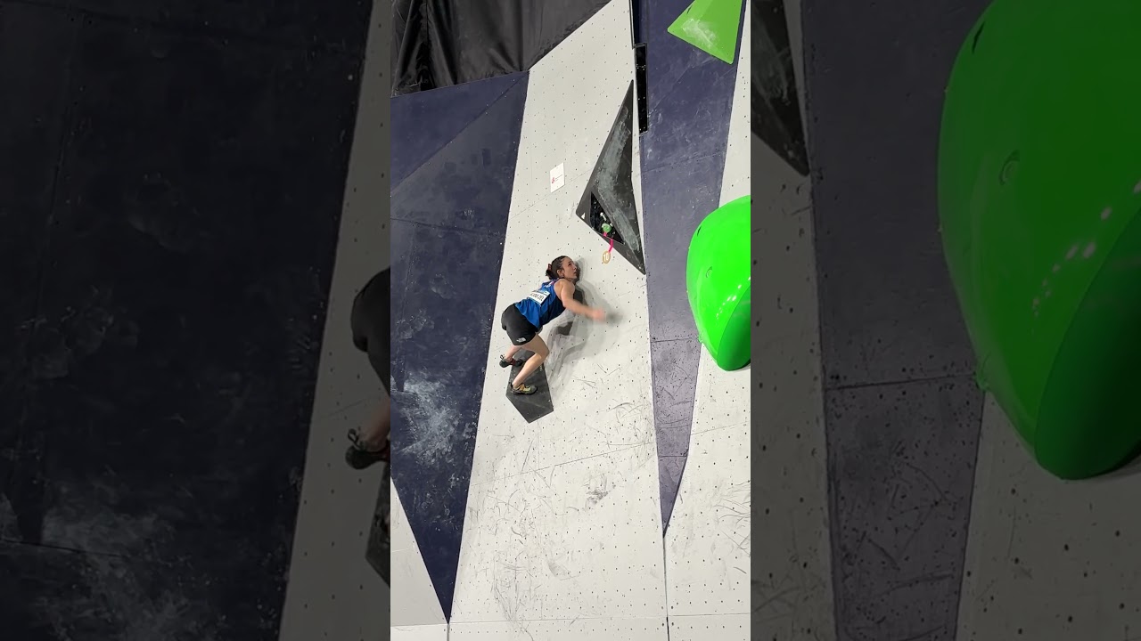 Z&eacute;lia Avezou 🇫🇷 FLASHES the first finals Boulder! #Shorts