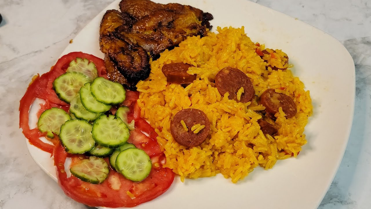 Arroz con chorizos ,riquisimo y a mi manera pero te sorprenderá el resultado final,sigueme