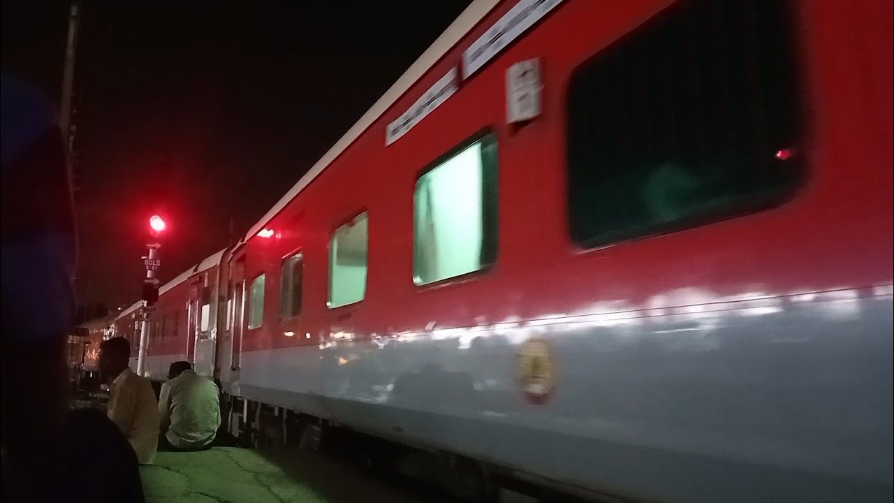 20451 Sogaria - New Delhi Intercity SF Express Arriving at New Delhi