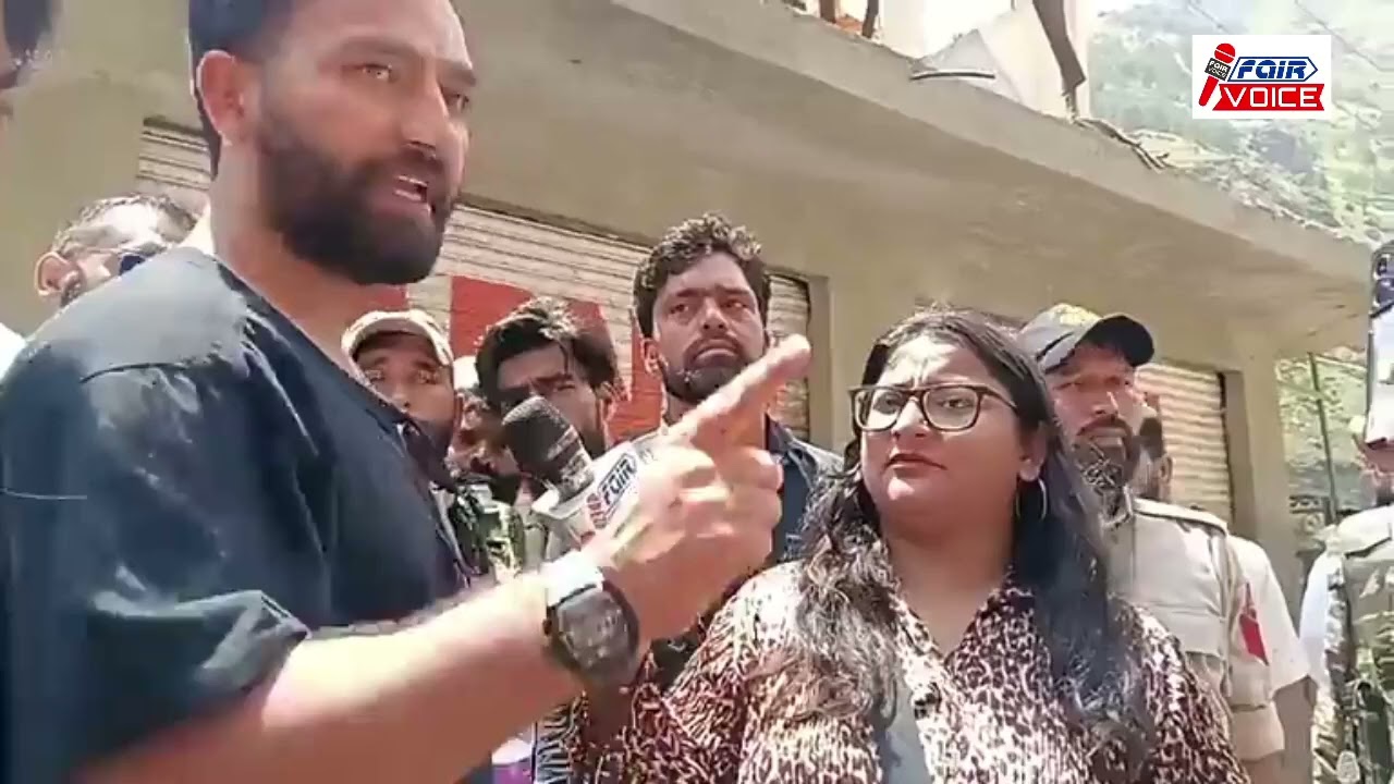 MLA Mehraj Malik stopped near Pani Nallah Drabshalla by Doda Police......listen in!!!!!