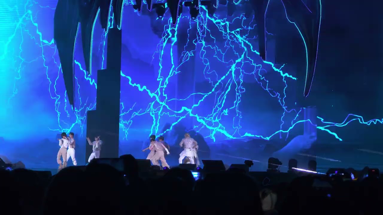 Thunderous #Straykids #dominate