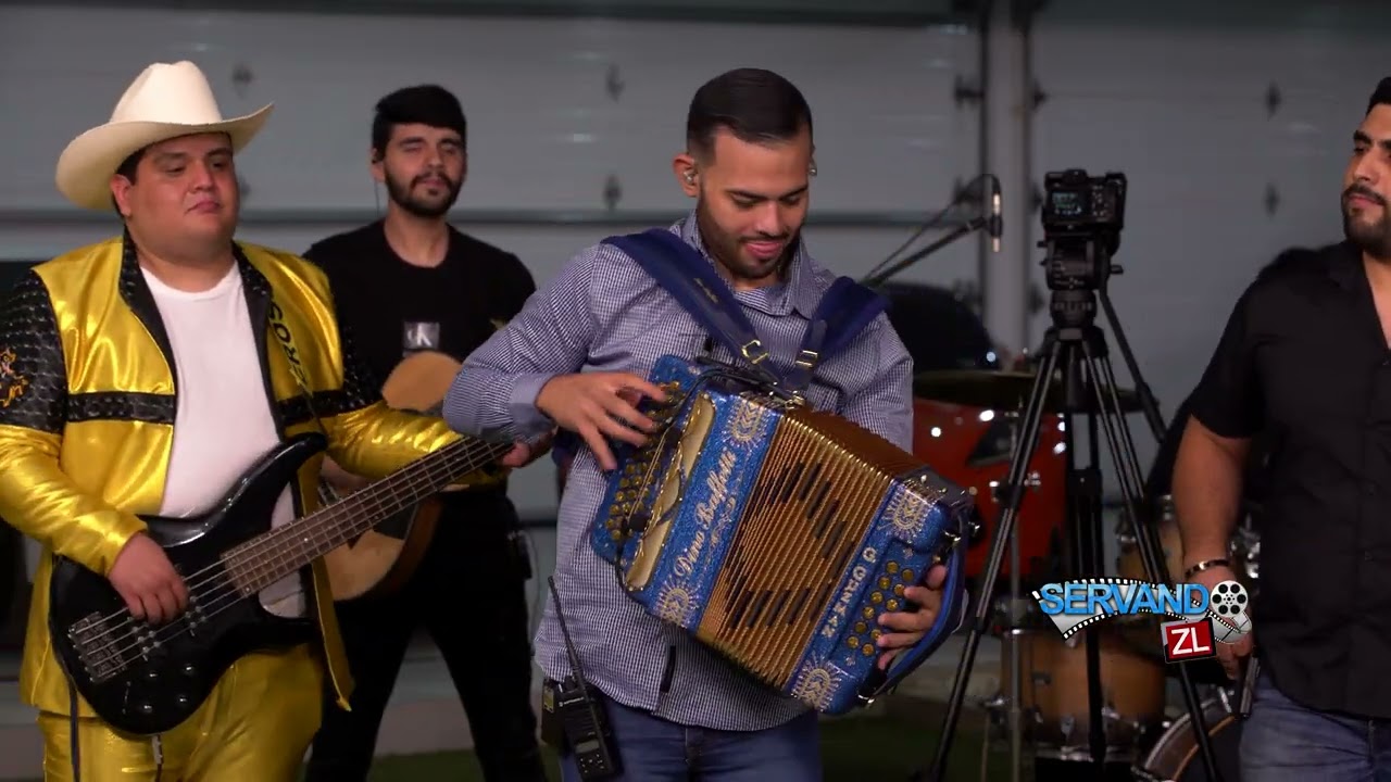 Estilo Fuerte Ft. Los De La B - El 29 (En Vivo 2023)