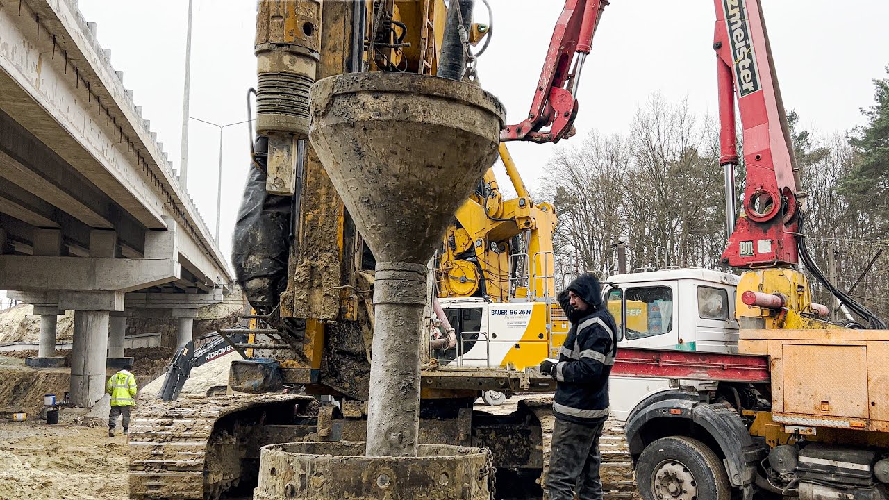 Giant Watering Can INCREDIBLE SIZE.  Many tons of concrete. Construction of the Bridge
