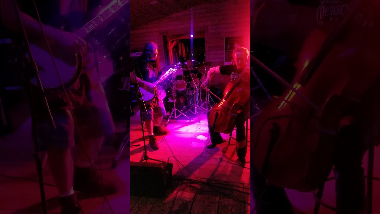Acoustic Black Metal - The Stillborn King - 6' Deep (Live 2019 @ Timpanogos Tavern)