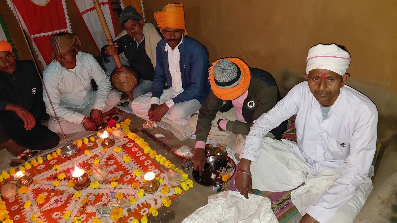 सोमा महराज पाट सेवा भजन करते हुए जीवा भाई विहात के घर  शिथल सीमलवाडा तमे ते गरुवा केताता 2