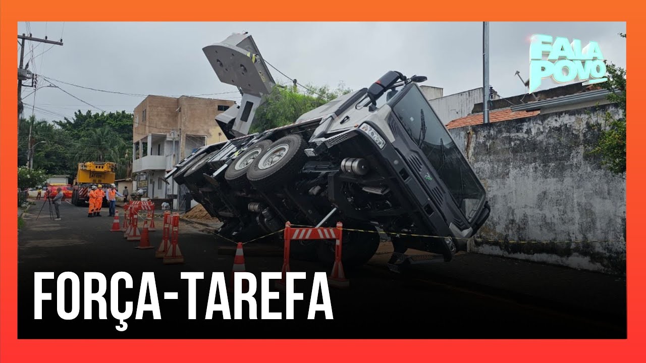 Retirada de guindaste que tombou sobre casas entra no 5º dia de espera