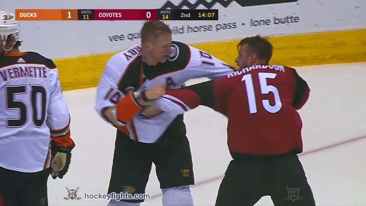 Corey Perry vs Brad Richardson Apr 7, 2018