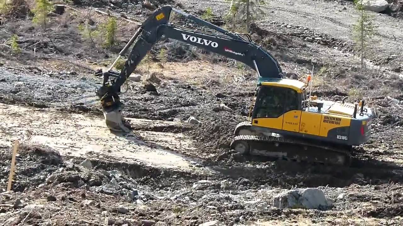 Volvo EC210CL Grading and Moving Clay
