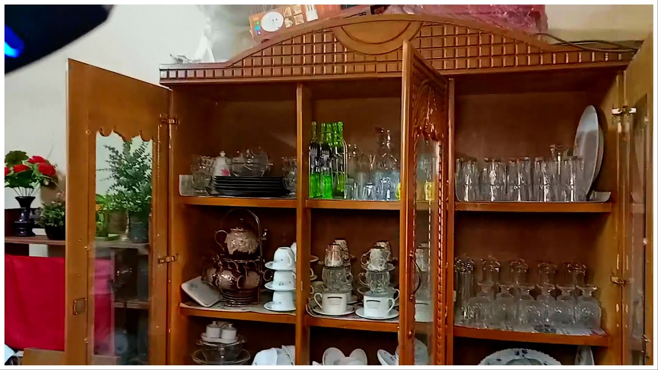 আম্মুর শোকেস এ কি কি ছিলো?