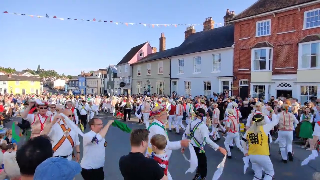 Massed Bonny Green Garters at Thaxted