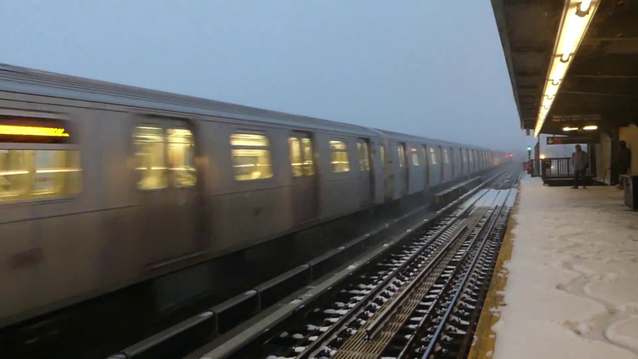 IND Culver Line: R160A-2/R160B G Express Train at Ave N-McDonald Ave (Weekend-Snow)