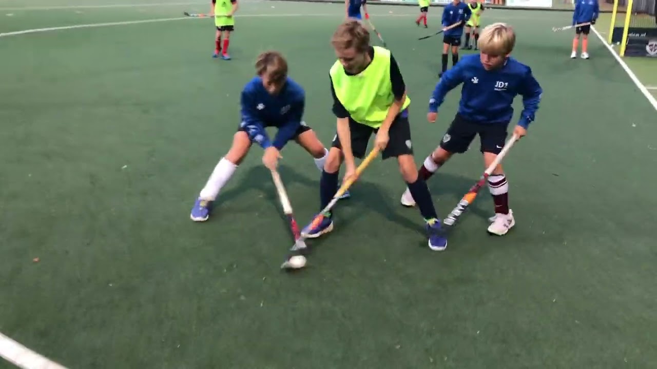 Hockey Academy: Het partijtje - DIRK