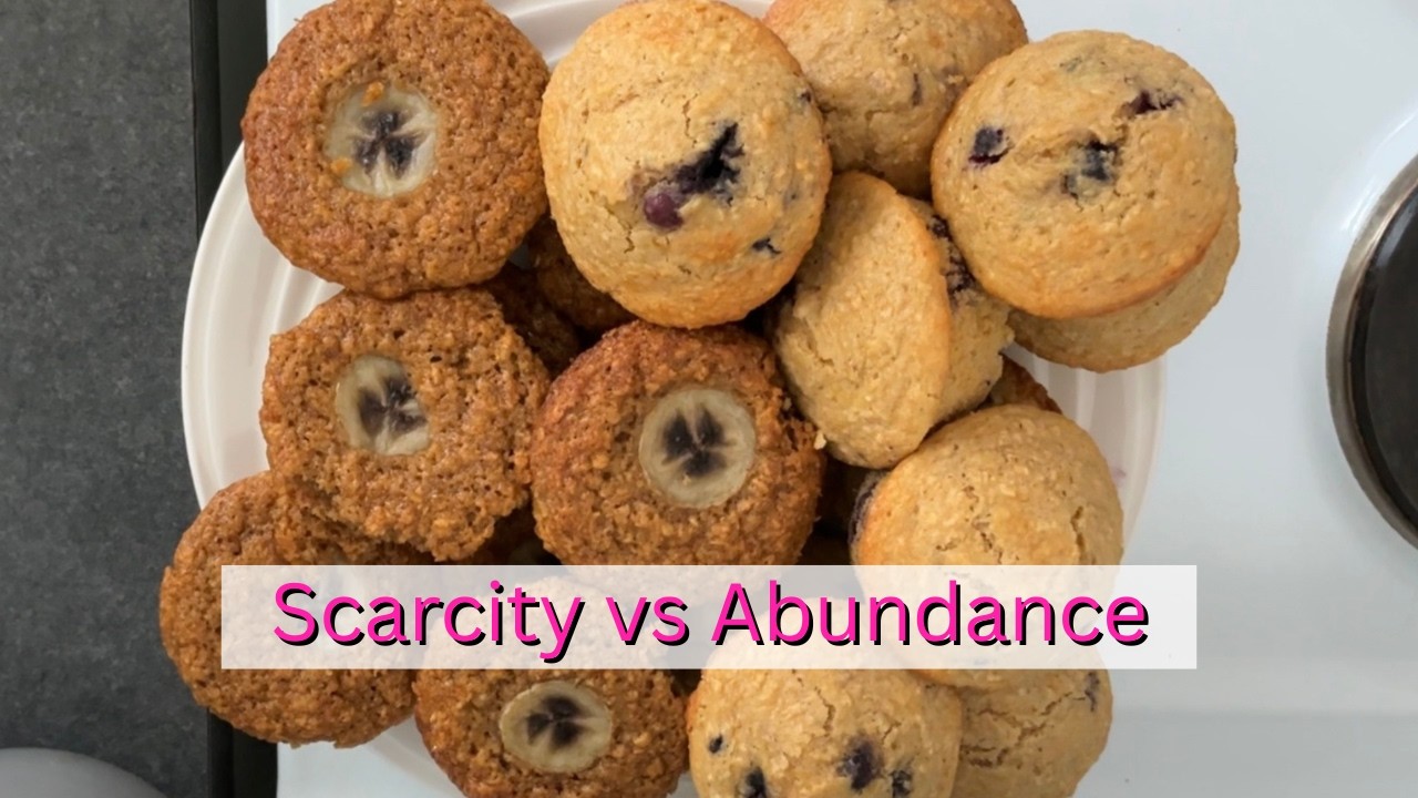 Banana Cinnamon VS Lemon Blueberry Muffins🍌🍋🫐|  Scarcity VS Abundance & Baking Trivia👩‍🍳