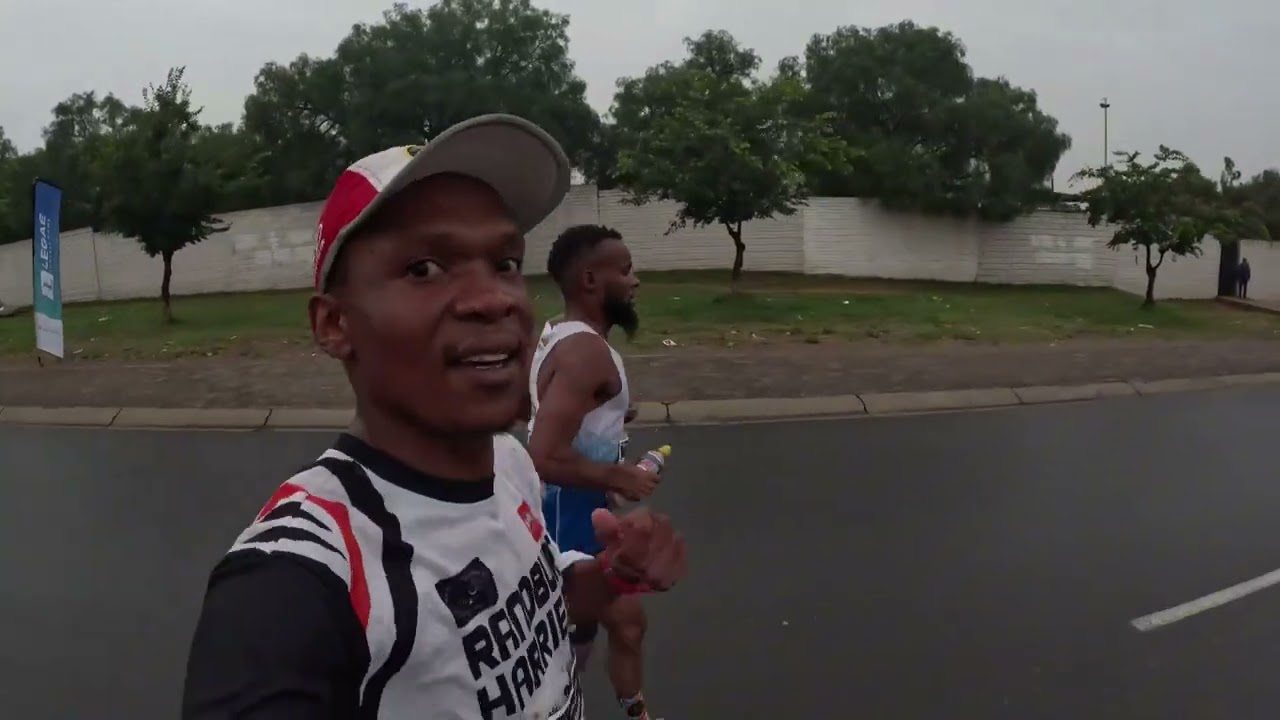 Camera man Inno Attempts Soweto Marathon Sub 3